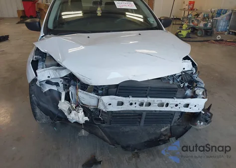 2014 Ford Focus S z USA, uszkodzony, nr VIN 1FADP3E28EL422084